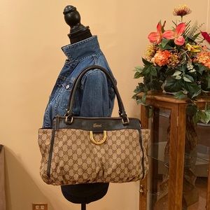 💯 % authentic Gucci shoulder bag